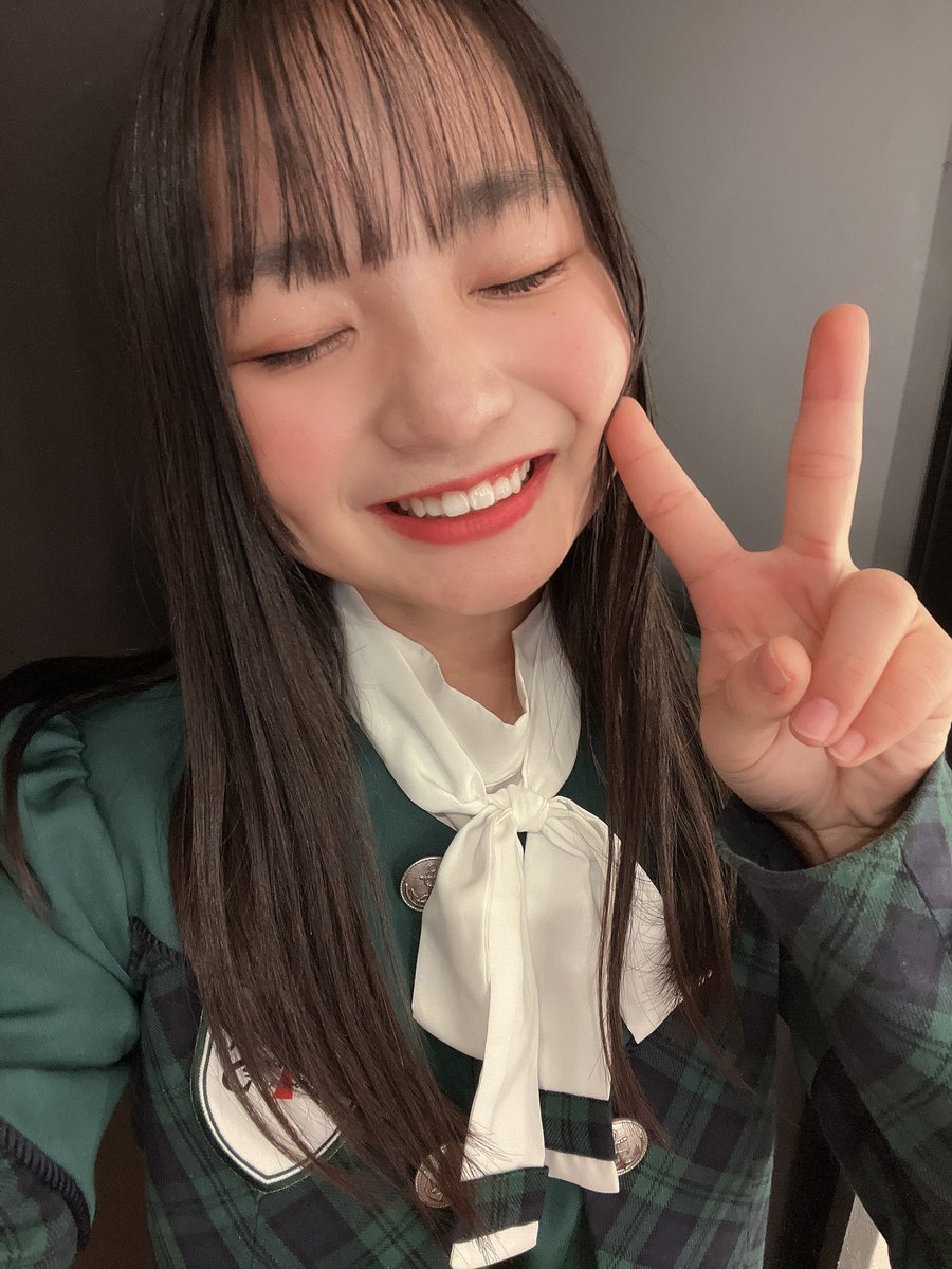 稲村真琴(まこ)の画像 KOBerrieS こんばんはー！前の体育でバドミントンしてたって話させてもらったんですけど、今日腕見たら青タンできてた‥なんで？？って考えたら手に持つとこ？が腕に当たってたんやろなって☹️☹️次の体育は青タンにならんように下らへんもつ！！ラケット飛んで行かん程度にしなやな〜😎#コウベリ https://t.co/fGpQA3T6Xm