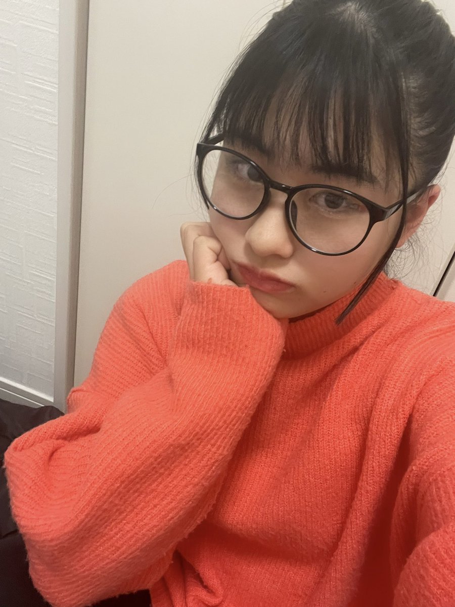 池田凜(りんりん)の画像 KOBerrieS ついに、おしゃれ眼鏡(伊達メガネ)デビューを果たしました！！！！周りの友達みんな付けてて羨ましかったのです…笑自分では眼鏡自体が似合わないと思っていたけど、まこが似合うって言ってくれたので買ってみました🤓💚どうですか〜？？？🤓←この子の眼鏡にめっちゃ似てる😂 https://t.co/hYQifANmie