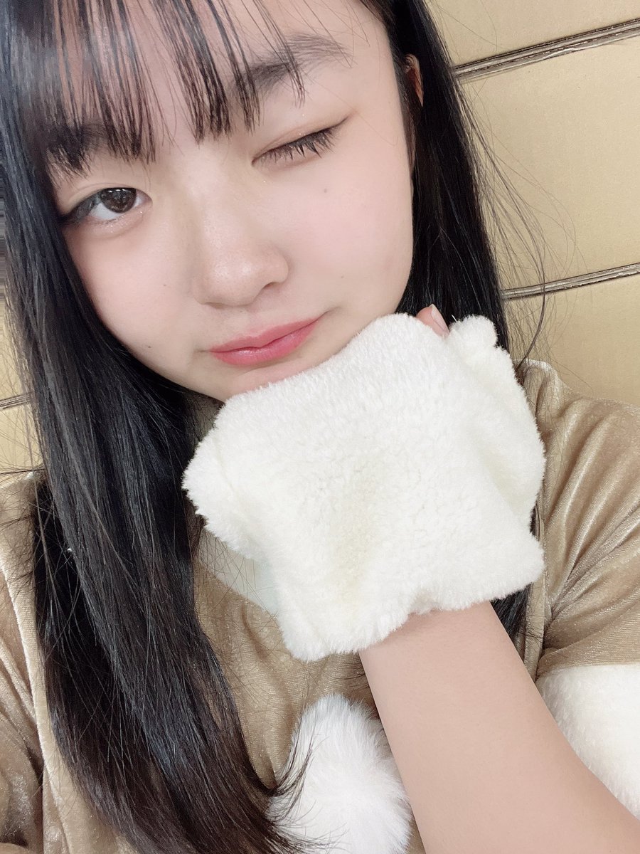 稲村真琴(まこ)の画像 KOBerrieS こんばんはー！今日から寒波が来るみたい！！神戸でも雪❄️が見れるって言ってたぁ！雪見れるのめっちゃ嬉しい！でも、さむいのいや。。寒くないけど雪が観れるとことかないんかな?笑寒いのと暑いのどっちが好きですか??#コウベリ https://t.co/A7lQnV3Eeo