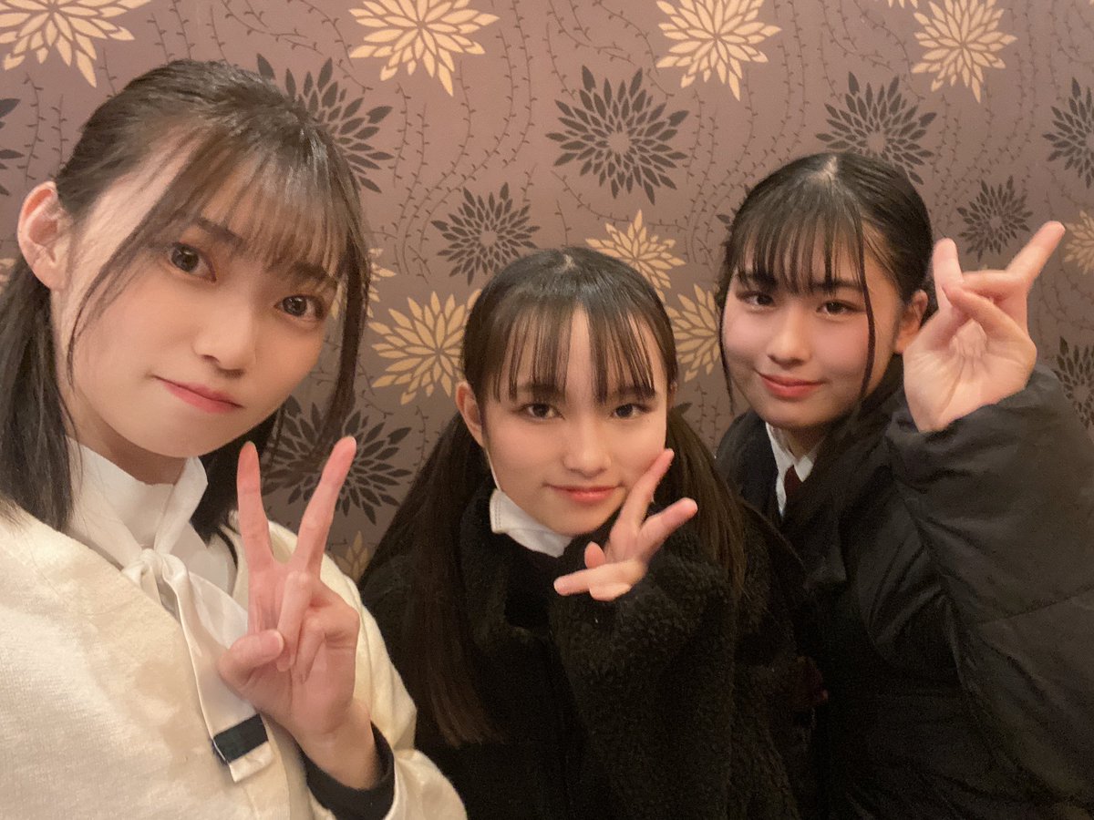 池田凜(りんりん)の画像 KOBerrieS こんばんは〜🤍今日は神戸三宮ライオンズクラブさんの「新春家族例会」でライブをさせていただきました✨コウベリを初めてみた方も多かったですがサイリウムを振ってくださったり盛り上げてくださってとても楽しいひと時でした🥰またみなさんとお会いできますように🕊#コウベリ https://t.co/LLEZqVQrfQ