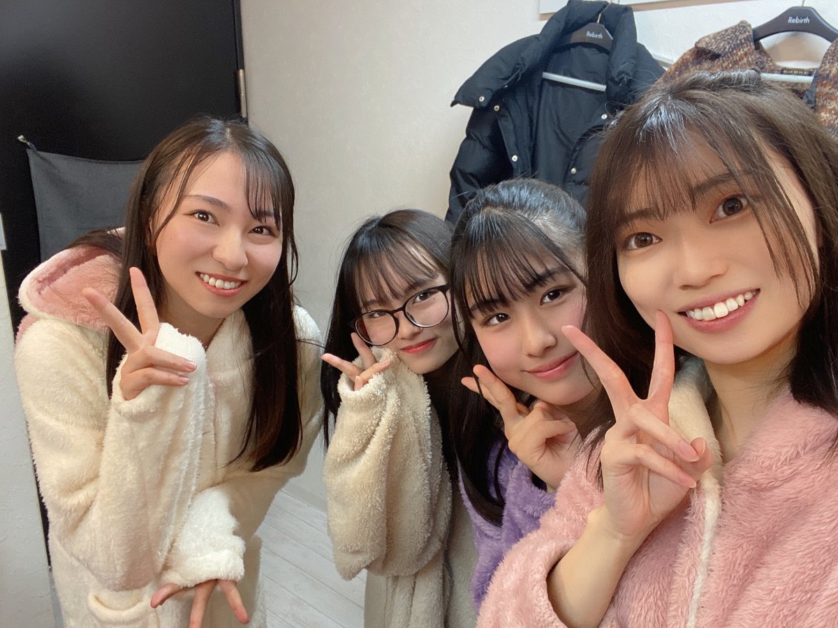 KOBerrieS 神朝寝起きSP LIVEありがとうございました✨今日は12期生3人と私で企画させていただきました👏自分たちのやりたい曲をめいいっぱい詰め込むとあんな感じになるんだな、とすごく思いました🙄💭マコは今日お休みでしたがたくさん企画で手伝ってくれてありがたかった！またしたいな〜🤭#コウベリ https://t.co/KdaXnzCil5