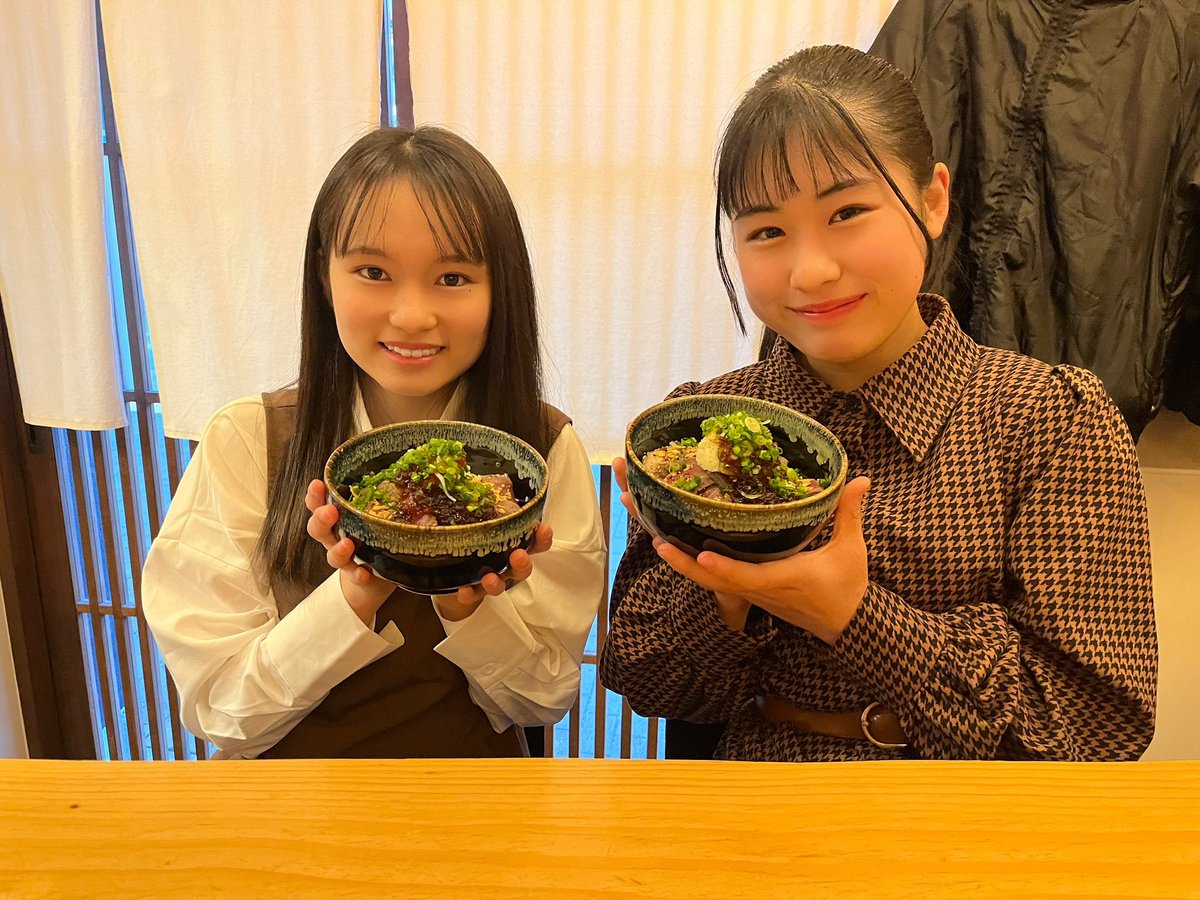 城尾ちゅら(ちゅららん)の画像 KOBerrieS こんばんは！今日は知り合いの方にプレオープンに招待して頂いたので凜と行ってきました！めちゃ美味しかったです！お肉柔らかくてニンニクもちょうどいい量でおネギたっぷりで最高でした！😋板宿駅のすぐ近くなので是非足を運んでみてください！#UberEATS #ばばぁの肉どん #双六 https://t.co/Bz6LS7X0Ak