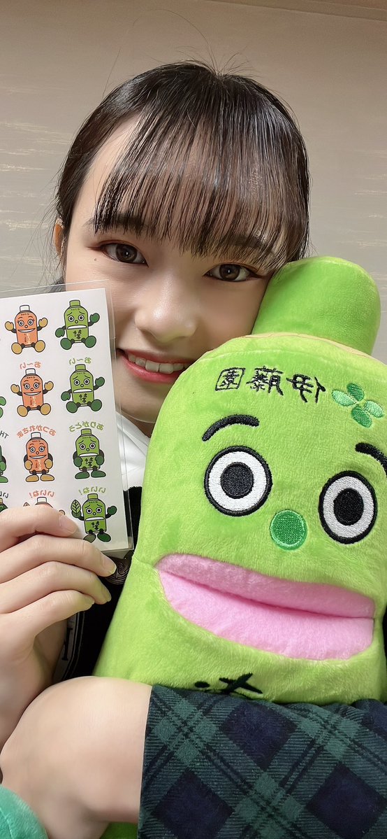 城尾ちゅら(ちゅららん)の画像 KOBerrieS こんにちは！今日は、伊藤園さま『わたしの街の未来の桜プロジェクト』に参加させて頂きました！✨️桜の植樹祭に参加させて頂けるのは初めてなので、緊張しましたがワクワクでした😳マスコットの「お〜いお茶くん」めちゃめちゃ可愛かった💕ステッカーまで頂きました！#コウベリ https://t.co/zvNFRwRlp5