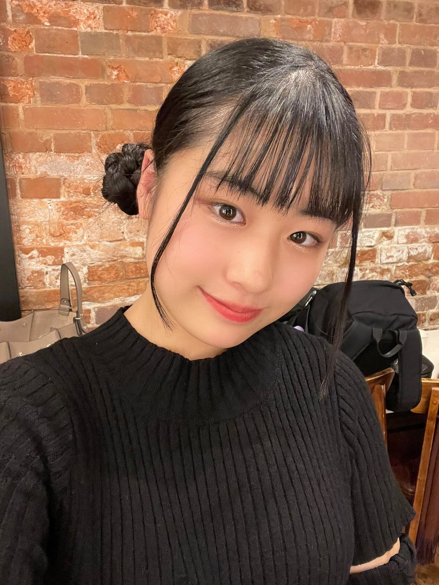 池田凜(りんりん)の画像 KOBerrieS こんばんは🫧今日も1日お疲れ様です！！最近、体育のバドミントンで対戦をしているのですがスマッシュが打てないからただただラリー続けてるだけになってしまっている笑それか、相手にスマッシュ打たれて負けちゃいます🫠どなたかバドミントンのスマッシュを打つコツを教えてください🙇‍♀️ https://t.co/6Lwfc05dFL
