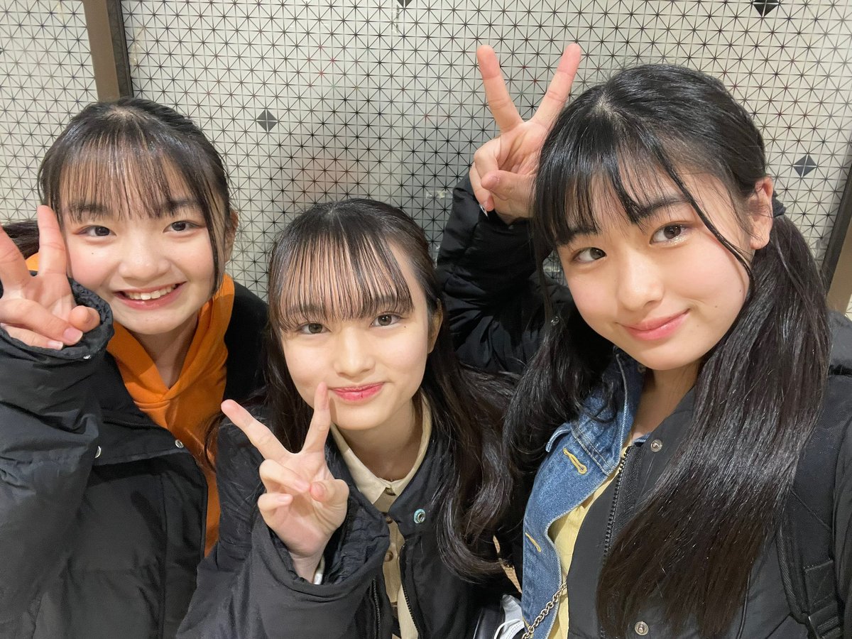 稲村真琴(まこ)の画像 KOBerrieS 『12期つめ込んじゃったライブ』にお越しくださりありがとうございました!!前回よりも盛りだくさんの内容となっていて､カラオケやダンス･サビメドレー など他にもたくさんの事に挑戦させて頂きました✨12期らしさいっぱいのライブをお届け出来たのではないのかなと思っています💜💛💚#コウベリ https://t.co/DptAD7TmsV