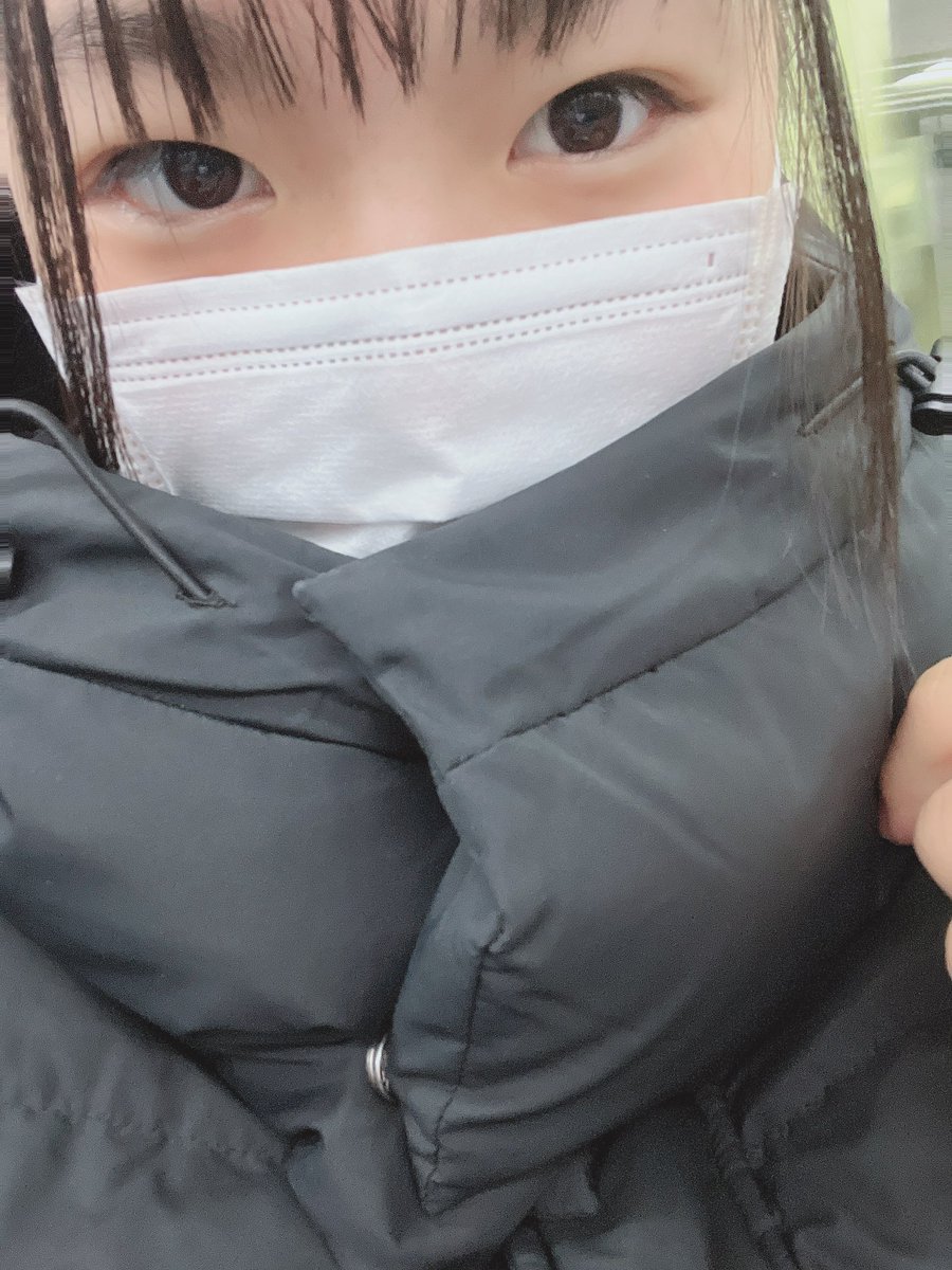 稲村真琴(まこ)の画像 KOBerrieS こんばんは！！まこの1日がやっと終わったー！💚友達とスポッチャ行った日バレンタインでアンパンマンチョコもらってん！！駅でみんなで食べたから寒かったけどそーゆー時間がほんとに楽しい！！電車は3本ぐらい見逃したしお鼻まで真っ赤っか😝寒いの伝われー！また明日ー！！💤#コウベリ https://t.co/cfRtiAgr3J