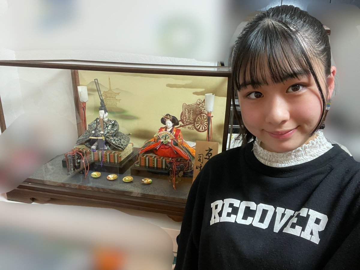 KOBerrieS こんばんは🫧今日も1日お疲れ様です！！！ひな祭りだ〜🎎🌸わが家では、6年ぶりぐらいにおひなさんが出ました😳💕飾ってるとその場所の雰囲気が変わる気がする💭 https://t.co/1k16LLJQGF
