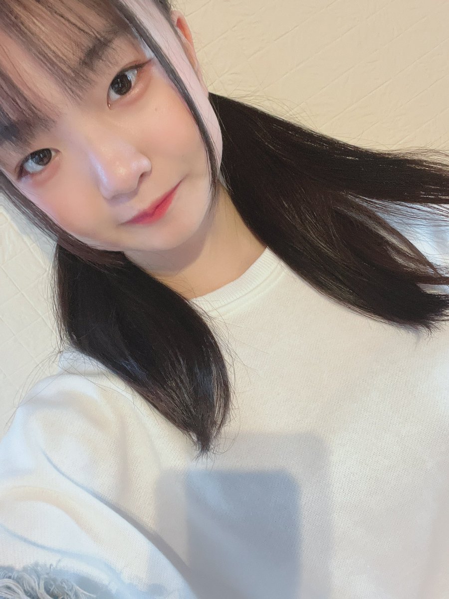 KOBerrieS こんばんは！髪の毛が伸びてきてすぐ傷んじゃうから傷まない方法を友達に聞いてたんだけど、髪の毛をちゃんとドライヤーする人としない人がいて、その違いってなんなんかな?って疑問に思った👀ドライヤーしてもせんでも変わらないならしたくない…🙃しない派の人いますかー？？#コウベリ https://t.co/15fXf8ftL3