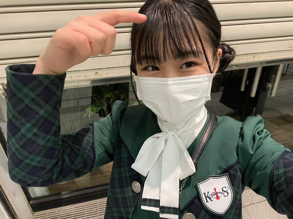 KOBerrieS こんばんは🫧今日も1日お疲れ様です！！！この前まで家族以外の人とカラオケに行くのがあんまり好きじゃなかったのですが、最近メンバーと行くようになってから友達とも行けるようになりました！！！！苦手克服✌️今日も友達とカラオケ行ってきた！！めっちゃ楽しかった🥰 #コウベリ https://t.co/GSBHy6dytO