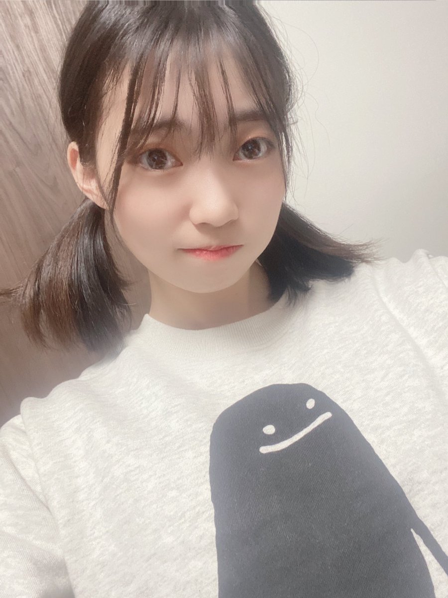 KOBerrieS こんにちは〜🤍前からとある服（2着）について皆さんから「気になる」や「どこの？」って聞かれることが多いので、笑どちらもgraniph（グラニフ）さんのお洋服でございますー、！基本的に男性でも女性でも着れるデザインかなと思います💭コントロールベアとビューティフルシャドーがお気に入り🫶 https://t.co/3wBhY5JCet