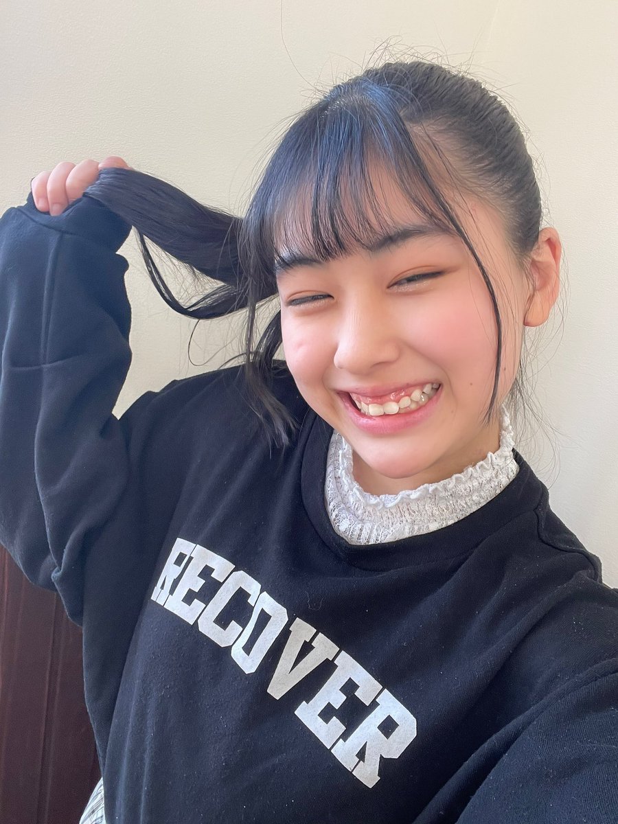 KOBerrieS 明日のLIVE緊張しすぎてどうしよ笑寝れやんかもしれん😂(とか言いながら多分ちゃんと寝ます。8時間は寝ます。寝たいです。(願望)) #コウベリ https://t.co/jYsFXuO7LC