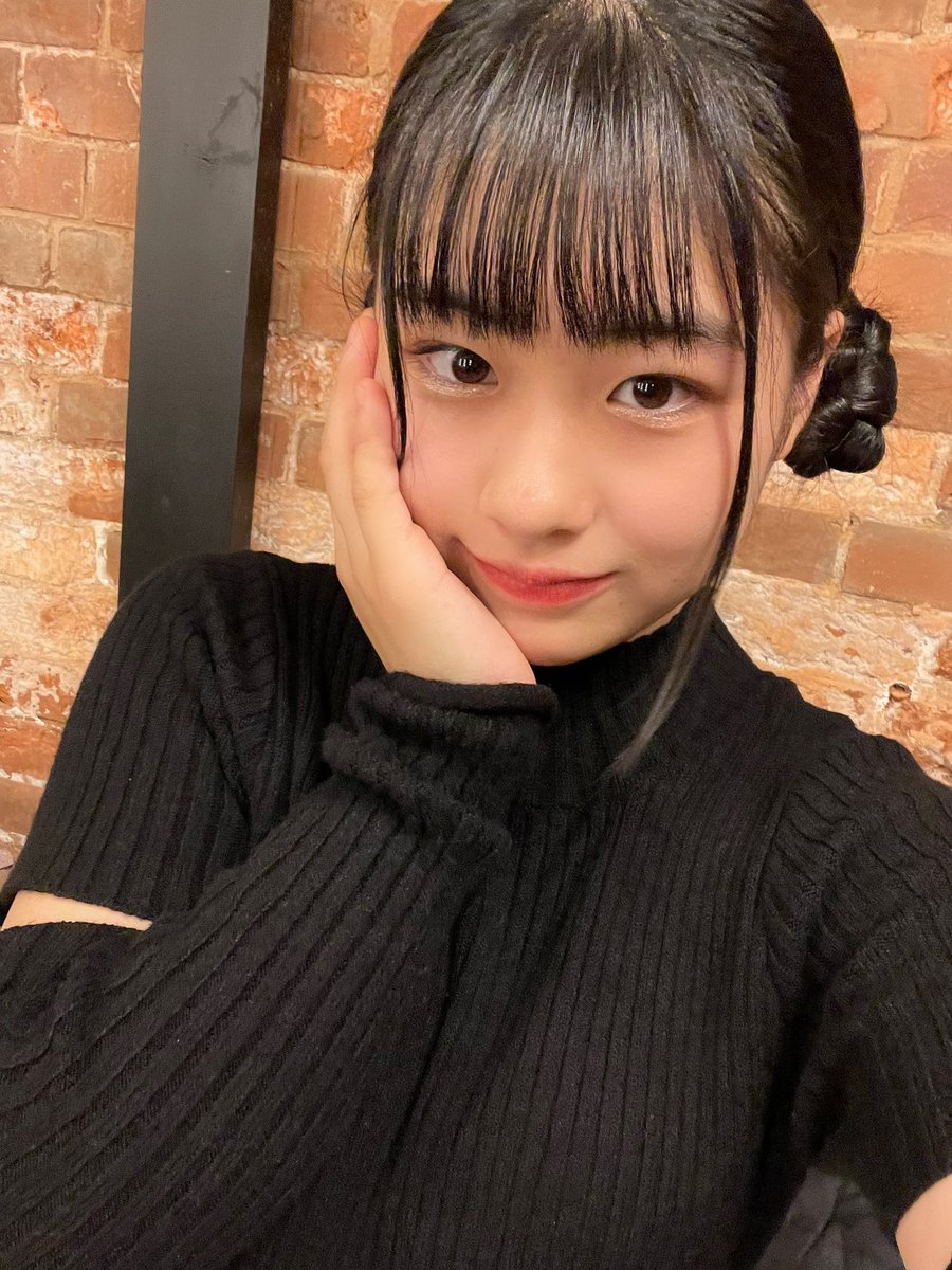 池田凜(りんりん)の画像 KOBerrieS こんばんは🫧今日も1日お疲れ様です！！！今日は久しぶりに本屋さんに行ってきました📚本屋さんに行ったら毎回小説の棚を端から端まで見てしまうから、気づいたら2時間も経っていました笑欲しい本も買えて嬉しかった🥰実は小説を読むのが好きなりんでした💜 https://t.co/W40mQFmuLB