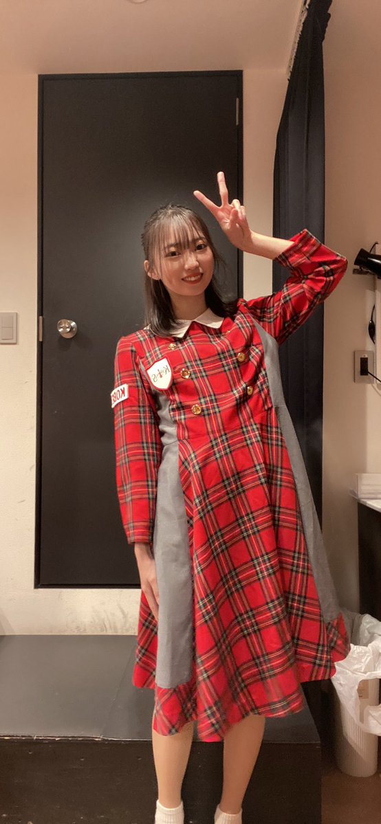 KOBerrieS 定期公演『Gather Locally vol.3』ありがとうございました〜✨ひめかさんの「ありがとう〜Dear パパ ママ〜」の衣装をお借りしました💛先輩の衣装を着させていただくとコウベリの歴史を実感します🤔そしてりんのMC！楽屋でもめちゃ頑張ってたのでりんをまた褒めてあげてください笑#コウベリ https://t.co/bhFrxWZvA8
