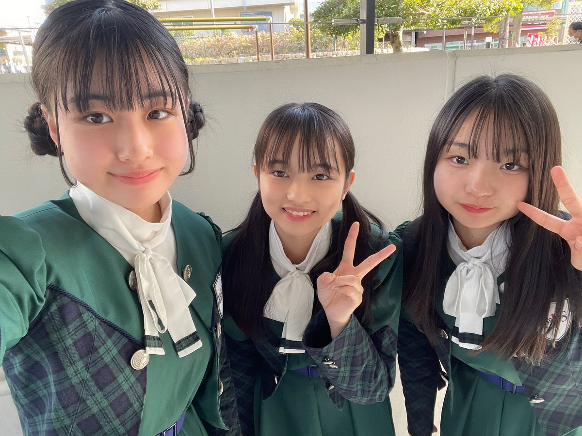 城尾ちゅら(ちゅららん)の画像 KOBerrieS 『TENRI IDOL SHOW vol.2』にお越しくださりありがとうございます!!すごく天気が良くてこんな日に野外ステージでライブが出来てとても嬉しかったです☀️様々な所からライブを見に来てくださり、感謝の気持ちでいっぱいです💜そして2週連続、奈良に呼んで下さりありがとうございました!!#コウベリ https://t.co/QJyZ0HTaPK