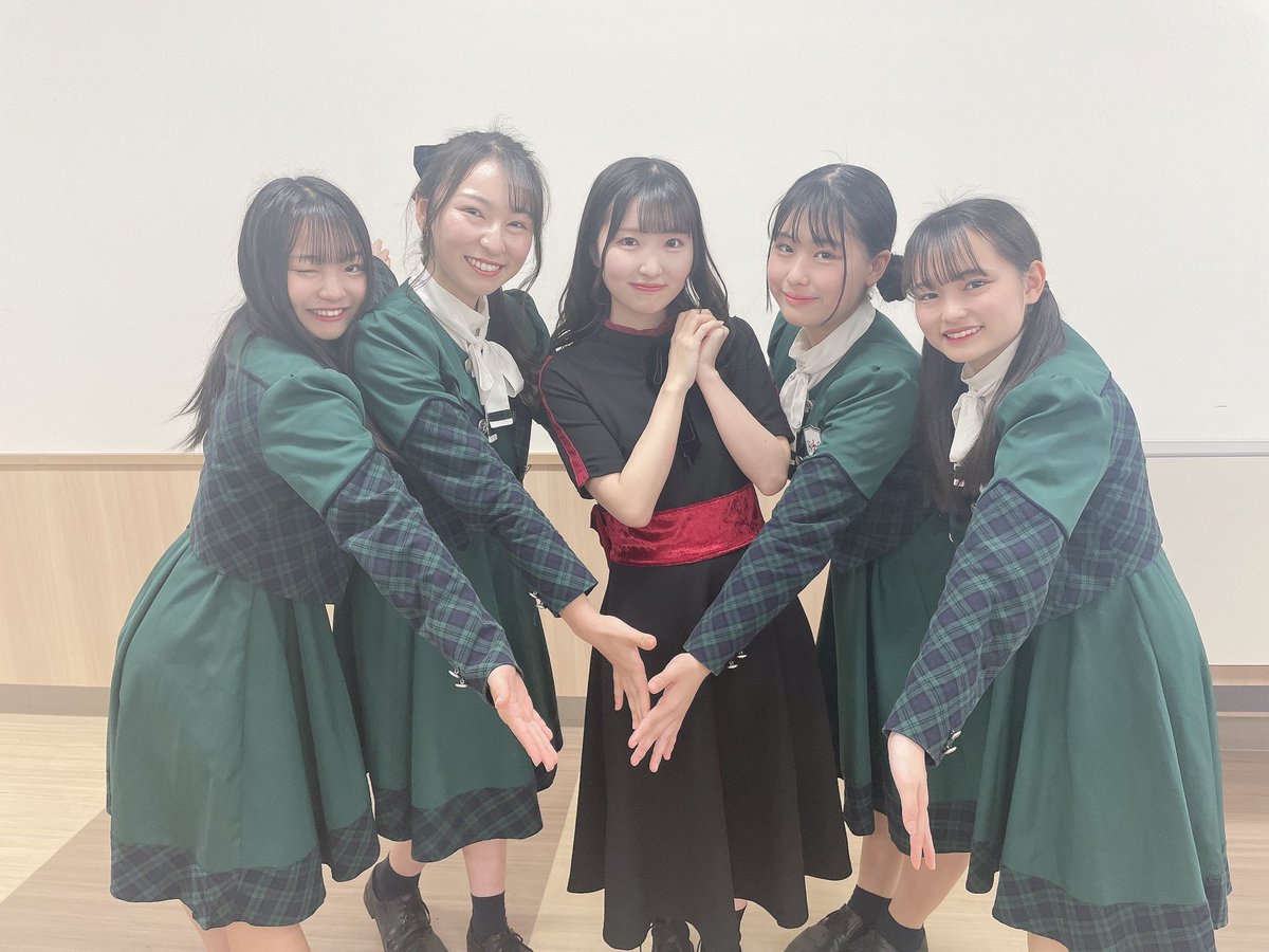 KOBerrieS はぴばむッ～peach～ アリオ八尾💗アイドルになる前からライブとか拝見してたKOBerrieS♪さんとの共演、うれしすぎました( ᵒ̴̶̷̤◦ᵒ̴̶̷̤ )♡コウベリさんのファンの方々も温かく迎えてくださりありがとうございました！ #籠鳥恋雲  #葵柚葉  #コウベリ https://t.co/VYm7PipSg7
