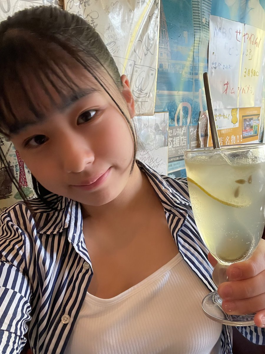 池田凜(りんりん)の画像 KOBerrieS まこと『 #ワラジヤ』さんに行ってきました〜！！！“オムソバメシ”・“欧風 焼きうどん”・“生レモンスカッシュ”を頂きました😋めっちゃ美味しかったです🥺お店はゆったりとした温かい雰囲気ですごく落ち着きました🫧記念写真も撮ってくださりありがとうございました！！ #コウベリ https://t.co/WMbXXz42gg