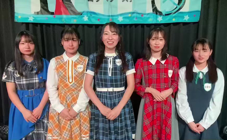 KOBerrieS 本日は定期公演『Gather Locally vol.3』にご来場頂いた皆さま有難うございました🙇‍♀️ご自宅や職場から応援電波📣を送って頂いた皆様も有難うございました🙇‍♀️歴代衣装👗✨本日は凜が初MCに挑戦😊キャプテンが試行錯誤して色々考えていました。改めてメンバーから御礼メッセージです。#コウベリ https://t.co/Rx8vUbi2Br