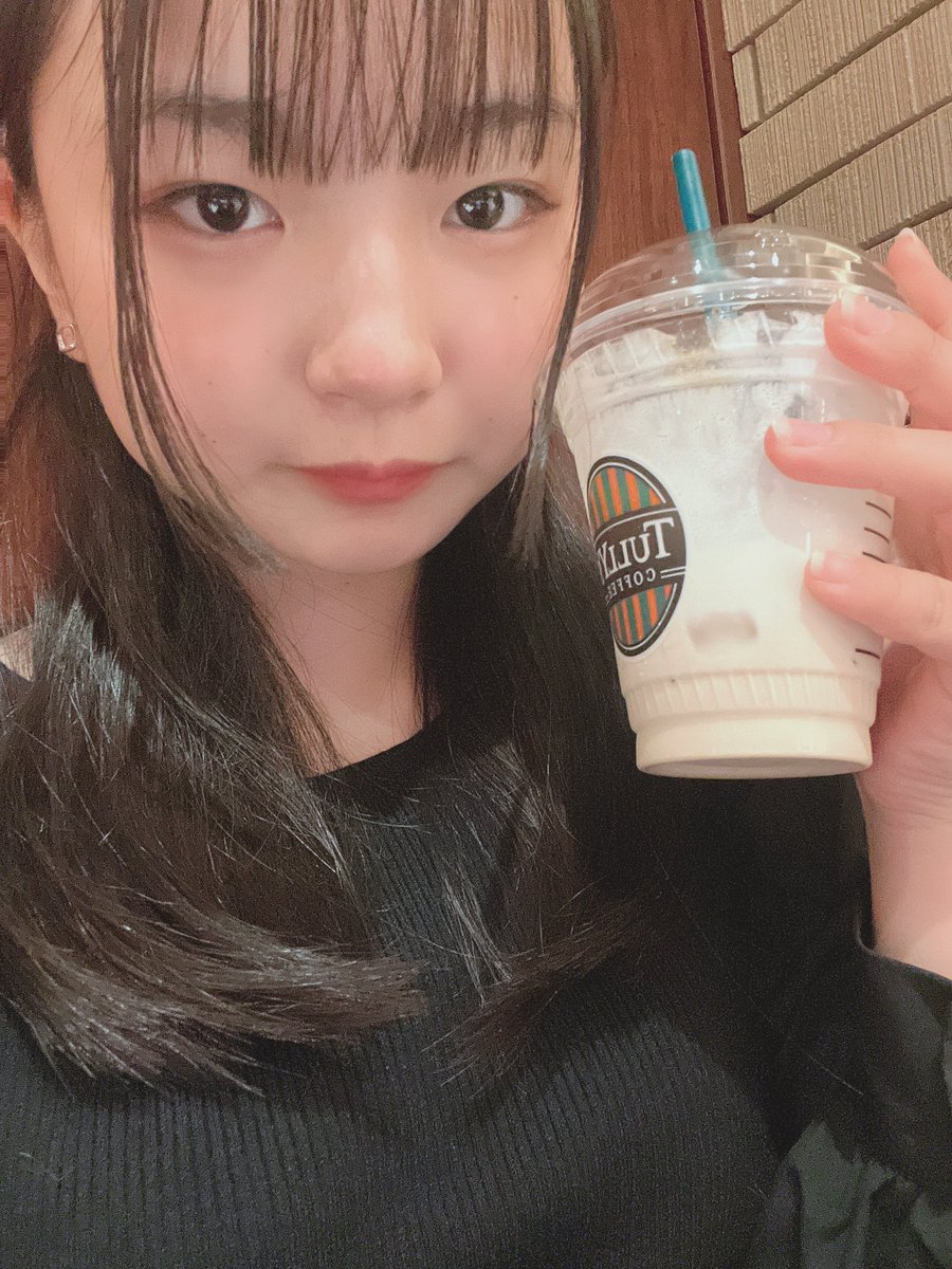 KOBerrieS こんばんは！今日の午前中は一人旅に行きましたー🚩そして、ちょっと大人になりたくカフェでゆっくり☕️🍰いっつもはお友達といるからそんな長く入れないやろなって思ったたけど1時間は居れた🫧我ながら成長した〜1人でゆっくりするってなったらなにしますか？#コウベリ https://t.co/NTKVUqKgaj