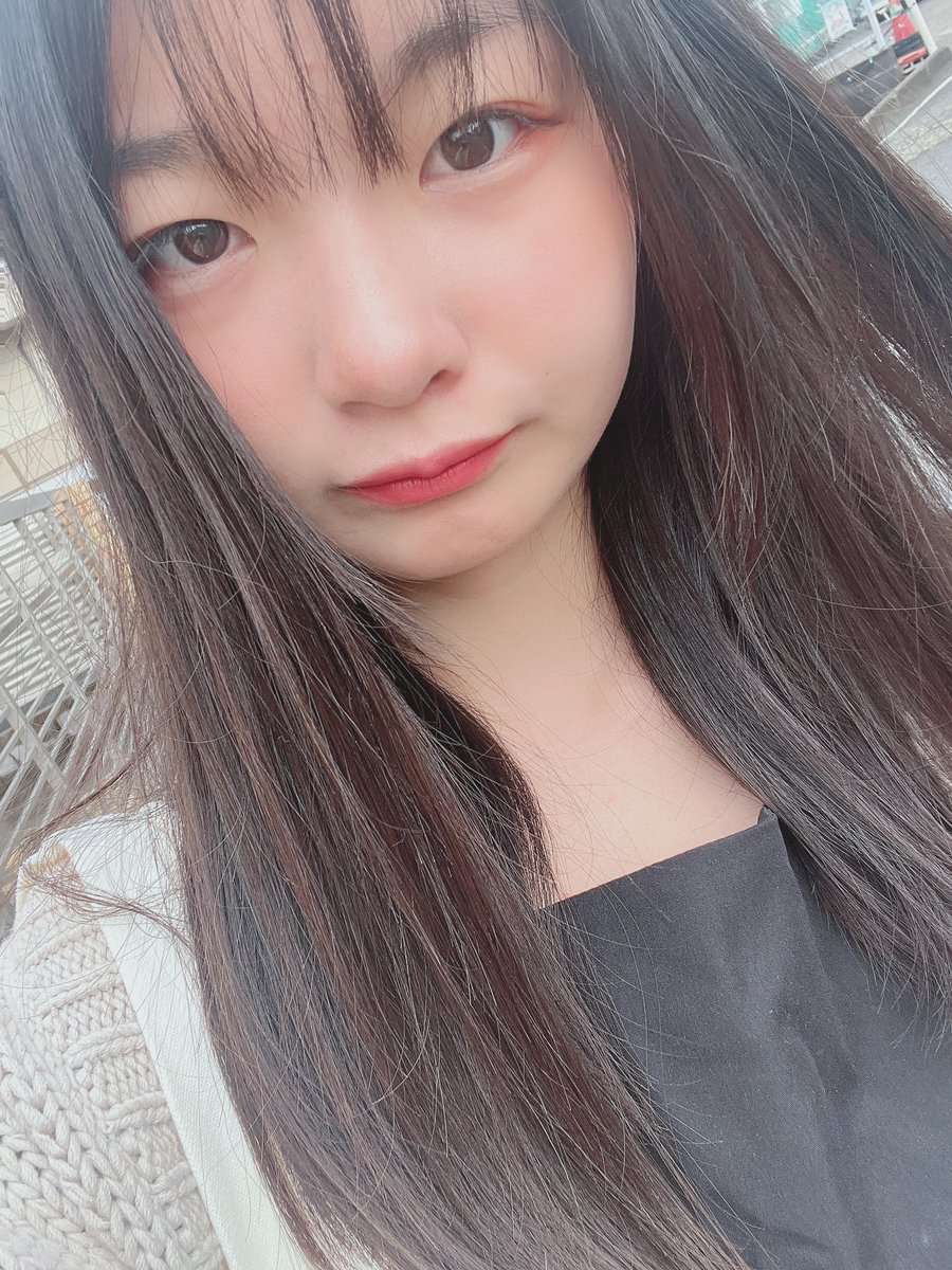 KOBerrieS おはようございます！！昨日コメントしてくださって嬉しかったです💘でも、、、あの時間からラーメンとかポテトとか🍟絶対食べれないじゃん〜😂でも、ラーメン食べたすぎなので朝からラーメン行ってきます🍜朝は何食べても太らないってゆーし🙃今日も１日お仕事頑張ってくださーい#コウベリ https://t.co/W590LUzrYS