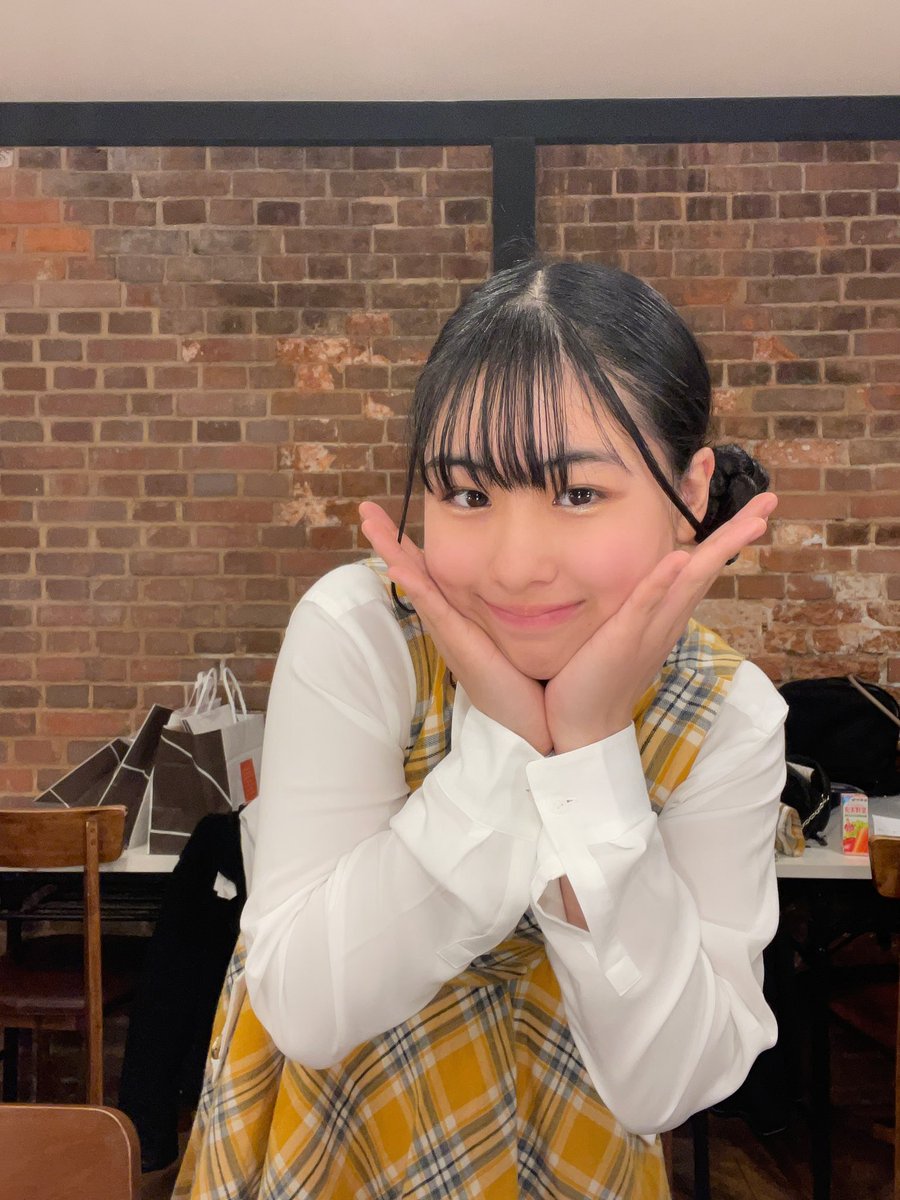 KOBerrieS 前回の定期公演で着させて頂いた《YELL〜君色の未来へ〜》の衣装…👗💛回るとスカートがフワってなってめちゃめちゃ可愛いです🫶 #コウベリ https://t.co/iCRi9rsPFr