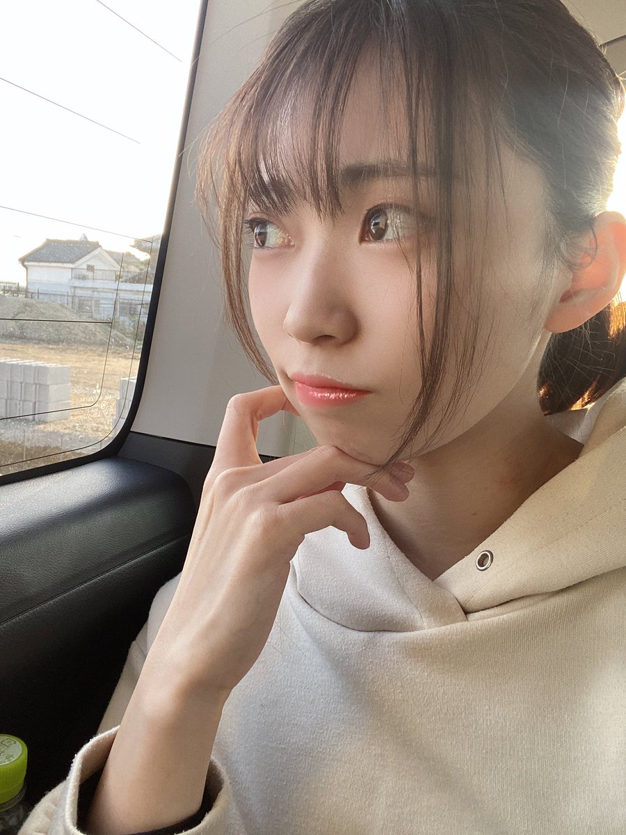 KOBerrieS お疲れ様です〜🤍今日割とメイクも髪型も綺麗に決まってルンルン気分で1日過ごしてたんですけど、家族以外見せる相手いなかったし写真撮らなかったから証拠写真もない😂また自撮りたくさんします、笑#コウベリ https://t.co/ghLrSXol7t