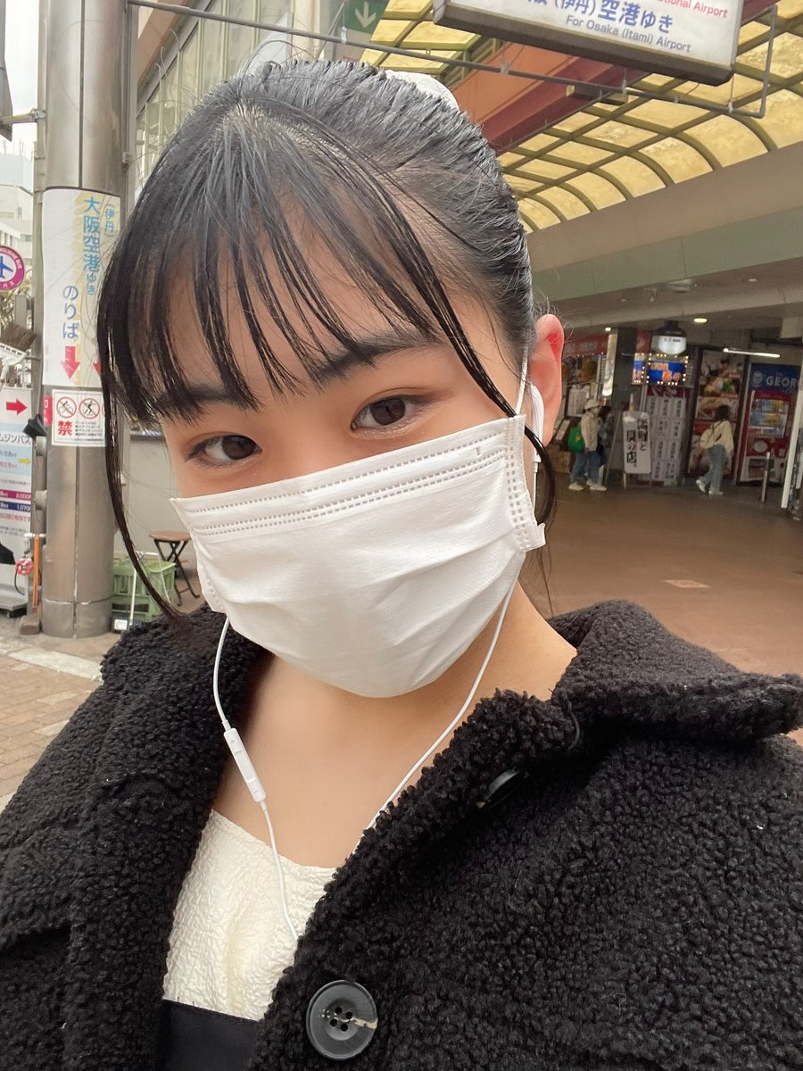 池田凜(りんりん)の画像 KOBerrieS こんばんは🫧今日も1日お疲れ様です！！1度曲にハマると飽きるまで鬼リピしちゃうんやけど共感してくれる方いますか？？？ここ1週間はずっと同じ曲ばっかり聞いてる🌀ちなみにイヤホンは有線派です🫶 https://t.co/33WKH0jJLe