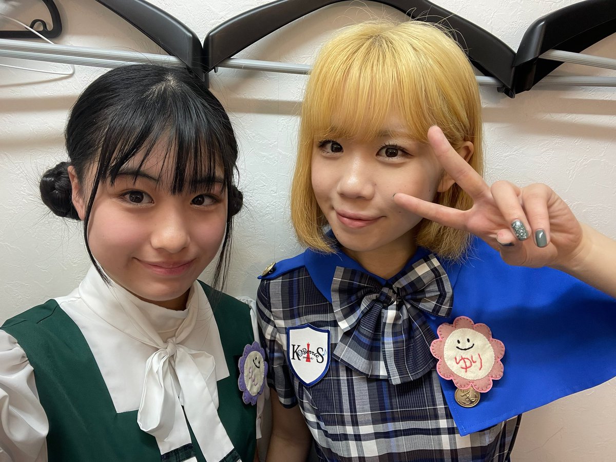 城尾ちゅら(ちゅららん)の画像 KOBerrieS 『廣瀬未沙プロデュース 神朝LIVE』にお越しくださりありがとうございました！！ピンチヒッターとして優莉さんが出演してくださりました❤️10周年ライブぶりに同じステージに立ててすごく嬉しかったです😳🫶実は名札はりんが作らせて頂きました!!メンバーが喜んでくれて良かったです🫧#コウベリ https://t.co/OyVVsO23gb